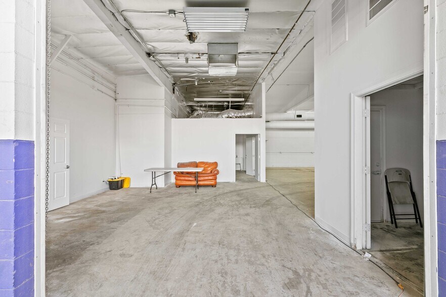 More Photos Of 11834-11836 Vose St, North Hollywood Warehouse For Lease