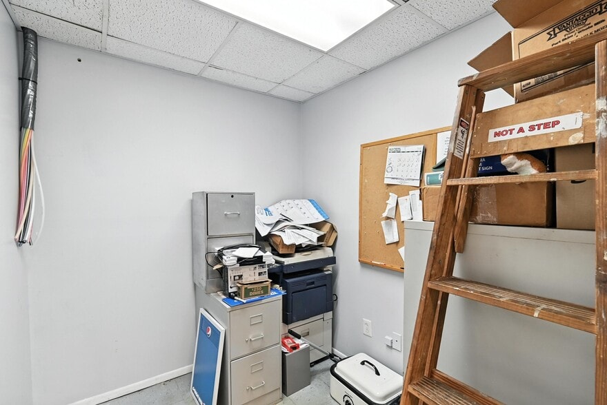 More Photos Of 325 E Center St, Bellevue Restaurant For Sale