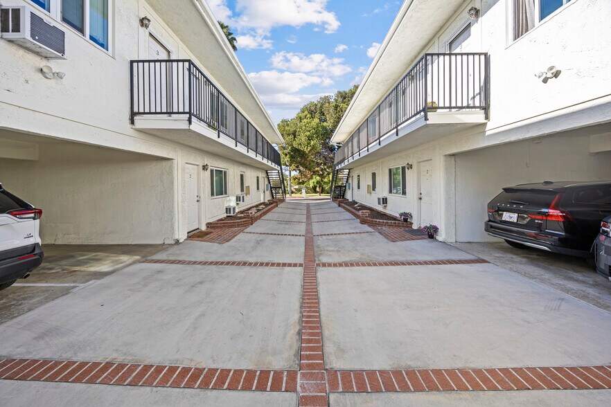 More Photos Of 1826-1828 12th St, Manhattan Beach Apartments For Sale