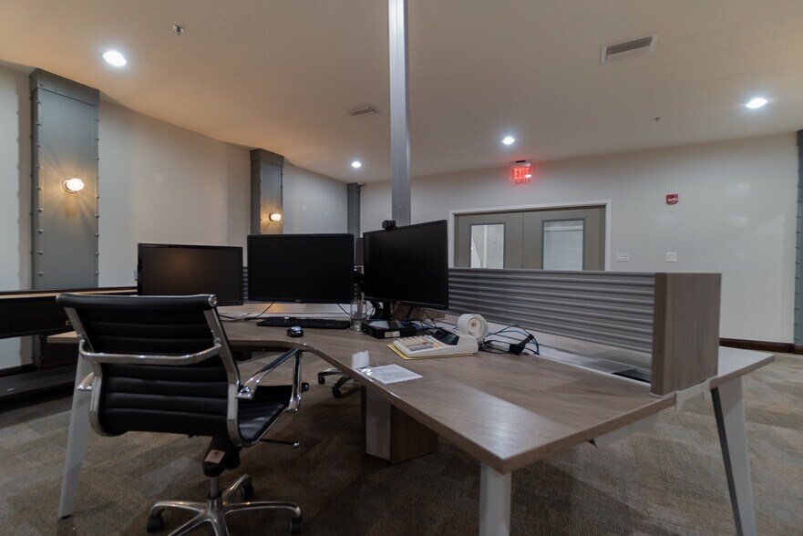 More Photos Of 679 NW Enterprise Dr, Port Saint Lucie Light Distribution For Sale