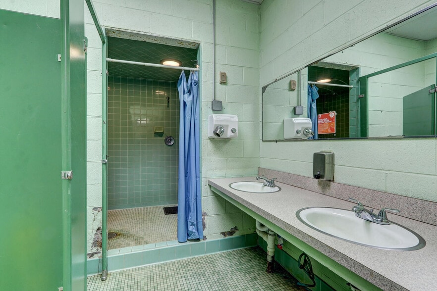 More Photos Of 600 S 5th Ave, Mayodan Health Club For Sale