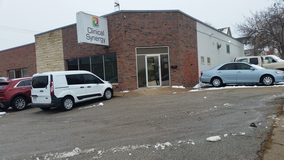More Photos Of 1221-1225 S Saddle Creek Rd, Omaha Freestanding For Lease
