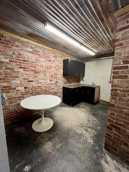 More Photos Of 319 E Main St, Norman Storefront For Lease