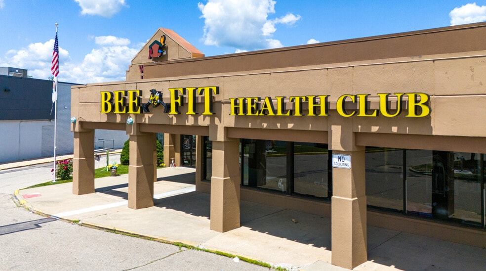 More Photos Of 1102-1192 W Kemper Rd, Cincinnati Unknown For Lease