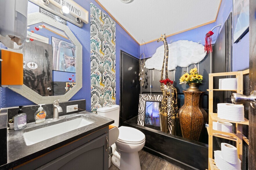 More Photos Of 33855 Blanco Rd, Bulverde Bar For Sale