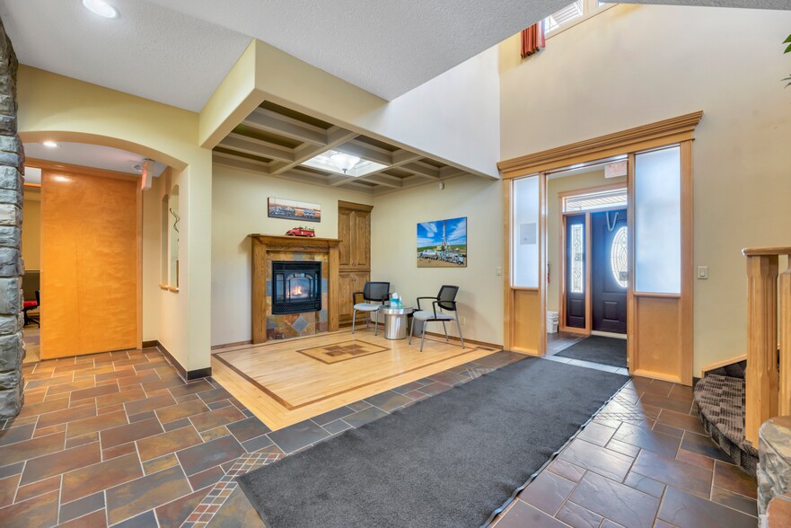 More Photos Of 118 Canal Gdns, Strathmore Light Distribution For Sale