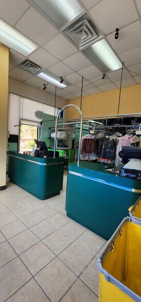 More Photos Of 7110 McGinnis Ferry Rd, Suwanee Service Station For Lease