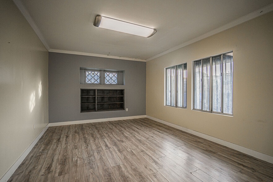 More Photos Of 1664 S Western Ave, Los Angeles Auto Dealership For Sale