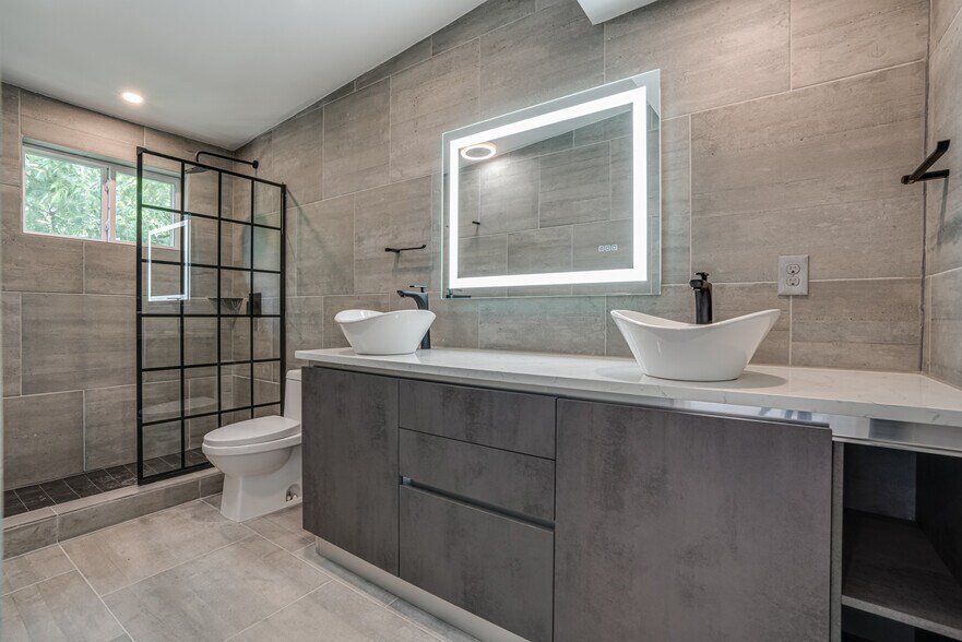 More Photos Of 811 Montana St, San Antonio Apartments For Sale