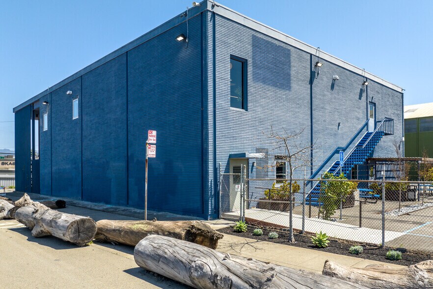 More Photos Of 1699 W Grand Ave, Oakland Manufacturing For Lease