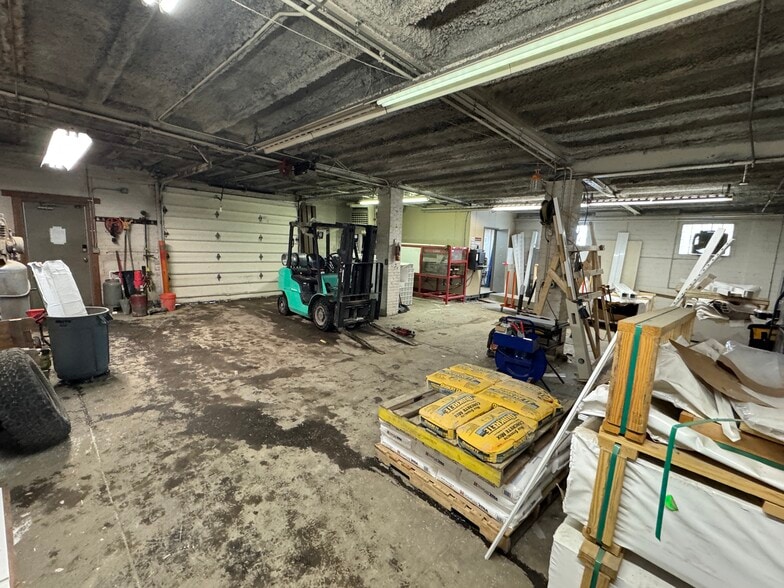 More Photos Of 771 Moon St, Akron Warehouse For Lease