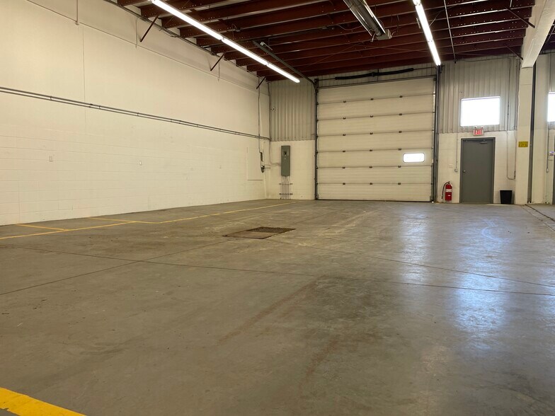 More Photos Of 11231 97 Av, Grande Prairie Warehouse For Lease