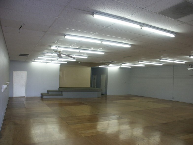 More Photos Of 3515-3559 W Northern Ave, Phoenix General Retail For Lease