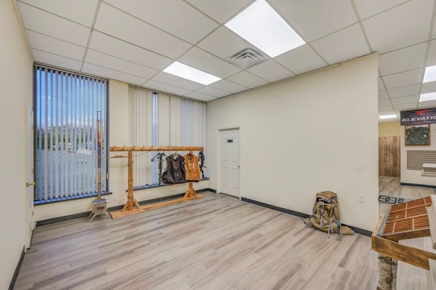 More Photos Of 116-120 Monahan Ave, Dunmore Flex For Lease