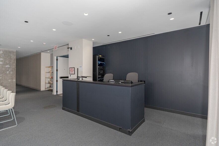 More Photos Of 311 W Monroe St, Chicago Coworking Space