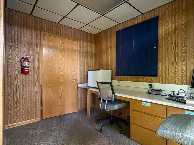 More Photos Of 233 S 8th St, Medford Office For Sale