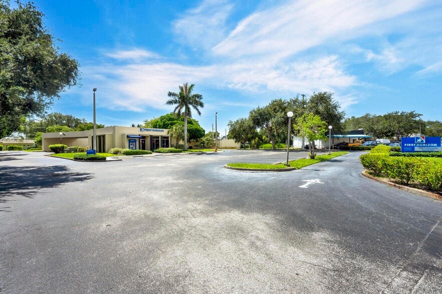 More Photos Of 4820 N Federal Hwy, Lighthouse Point Bank For Sale