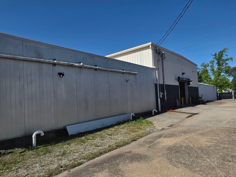 More Photos Of 801 E Michigan St, Evansville Distribution For Sale