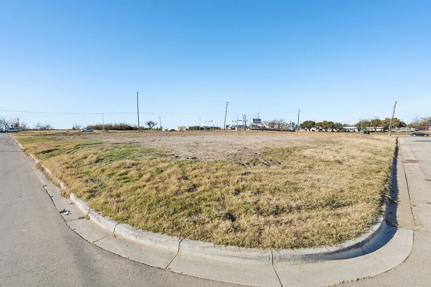More Photos Of 2620 Airport fwy, Fort Worth Land For Sale
