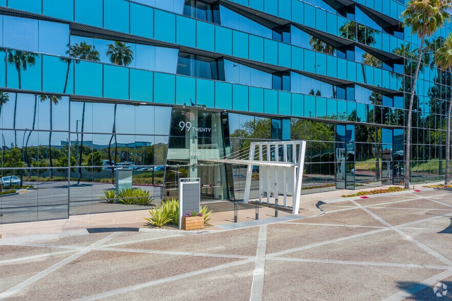 More Photos Of 9920 Pacific Heights Blvd, San Diego Office For Lease