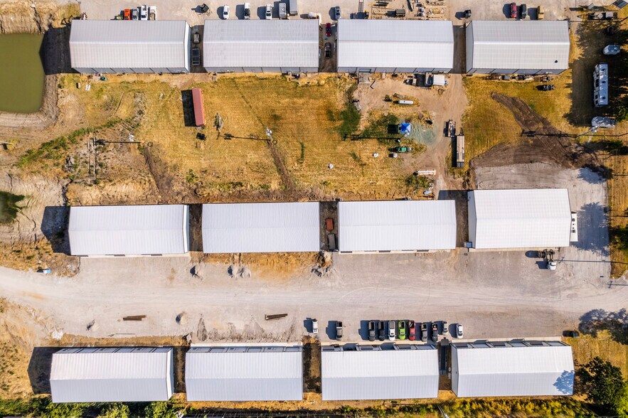 More Photos Of 2170 Collins Rd, Denton Unknown For Lease