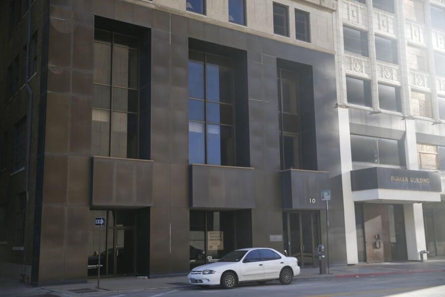 More Photos Of 10 E 3rd St, Tulsa Office For Sale