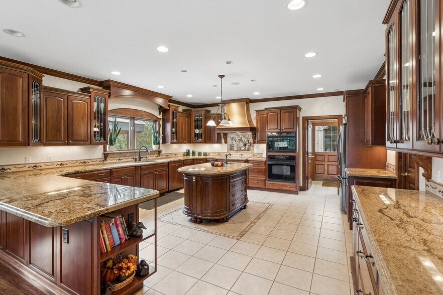 More Photos Of 1751 W Wolfensberger Rd, Castle Rock Flex For Sale