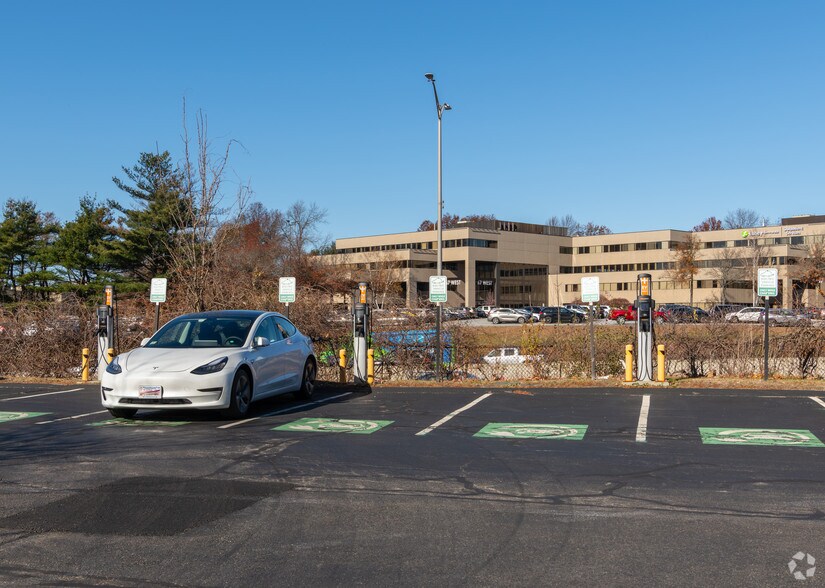 More Photos Of 3 Van de Graaff Dr, Burlington Office For Lease
