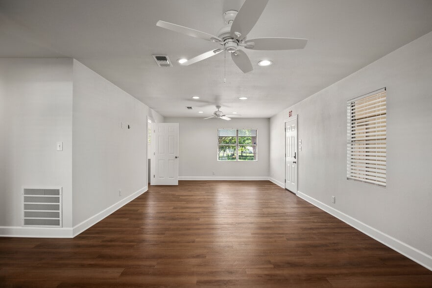 More Photos Of 603 W Highway 290, Dripping Springs Office For Sale