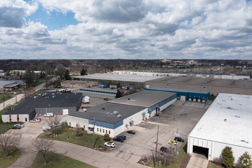 More Photos Of 6043 Interstate Cir, Blue Ash Warehouse For Sale