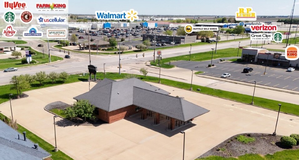 More Photos Of 1661 E Jackson St, Macomb General Retail For Lease