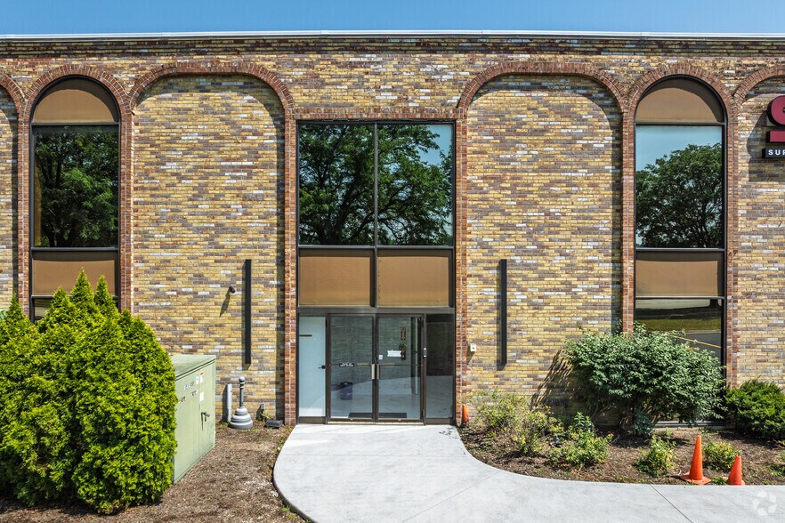 More Photos Of 200 E Northwest Hwy, Palatine Office For Sale