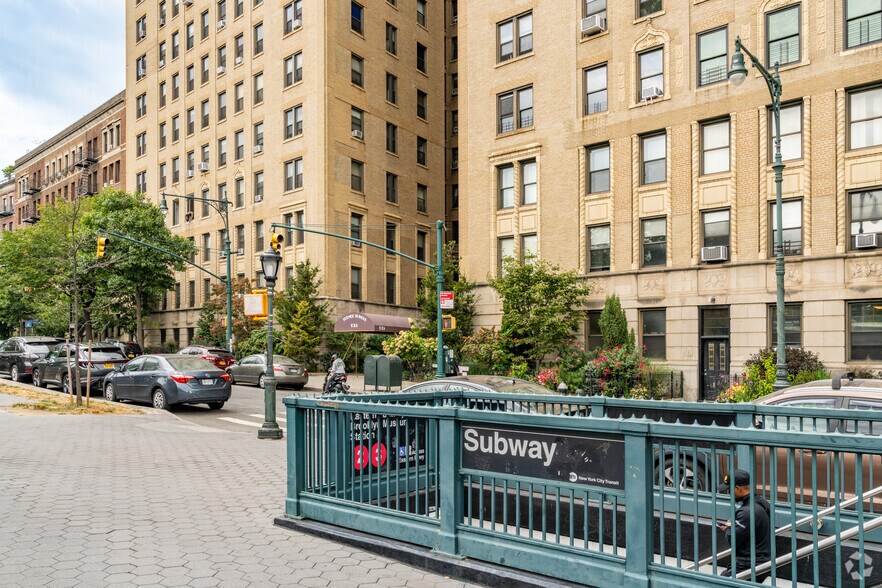 More Photos Of 135 Eastern Pkwy, Brooklyn Apartments For Lease