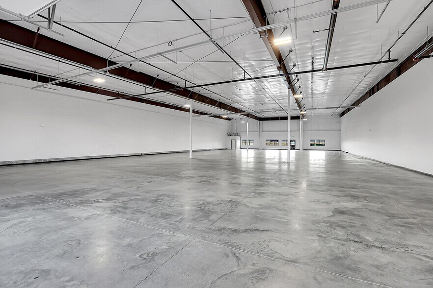 More Photos Of 5200 Oneida St, Commerce City Showroom For Lease