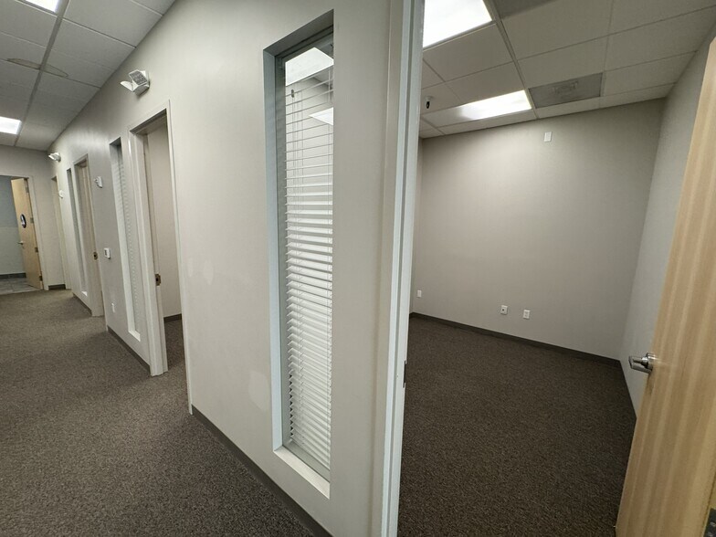 More Photos Of 975 Diablo Ave, Novato Freestanding For Lease