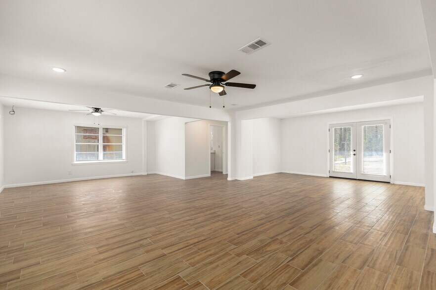 More Photos Of 14135 Huffmeister Rd, Cypress Freestanding For Lease