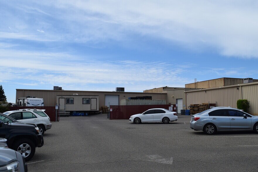 More Photos Of 579 Armstrong Way, Oakdale Industrial For Sale