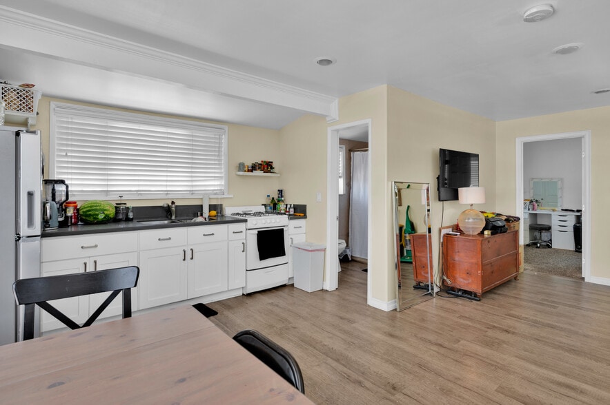 More Photos Of 801 W Whittier Blvd, La Habra Storefront Retail Residential For Sale