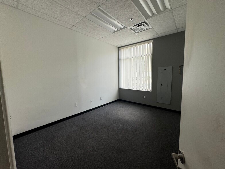 More Photos Of 30695 Hill St, Thousand Palms Warehouse For Lease