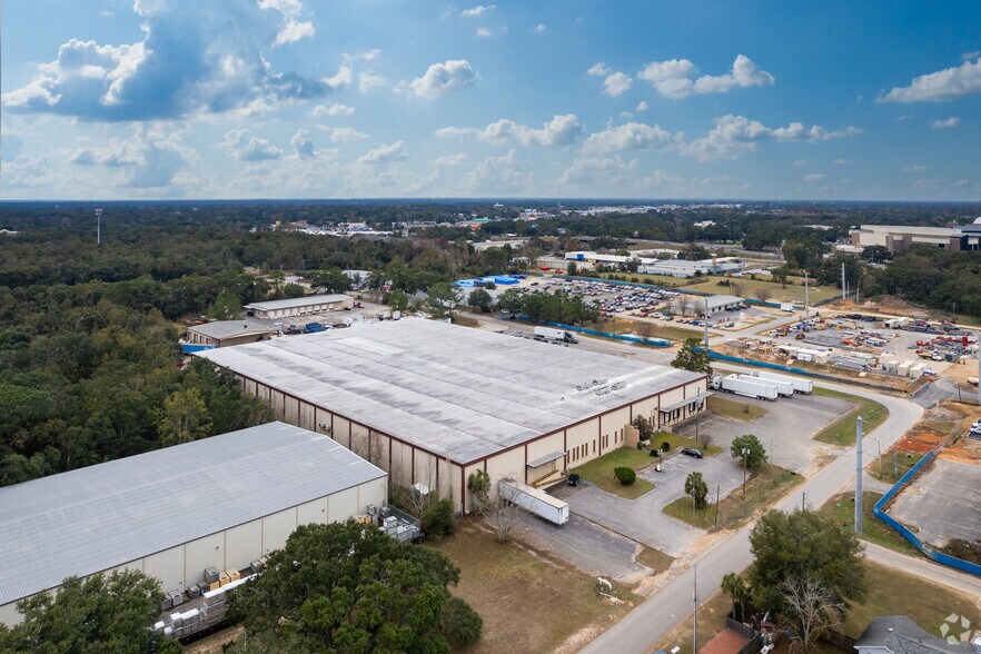 More Photos Of 257 Amber St, Pensacola Distribution For Lease