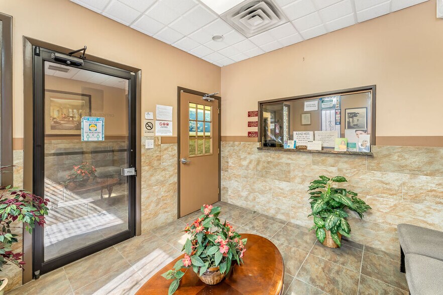 More Photos Of 867-869 Bergen Ave, Jersey City Storefront Retail Residential For Lease