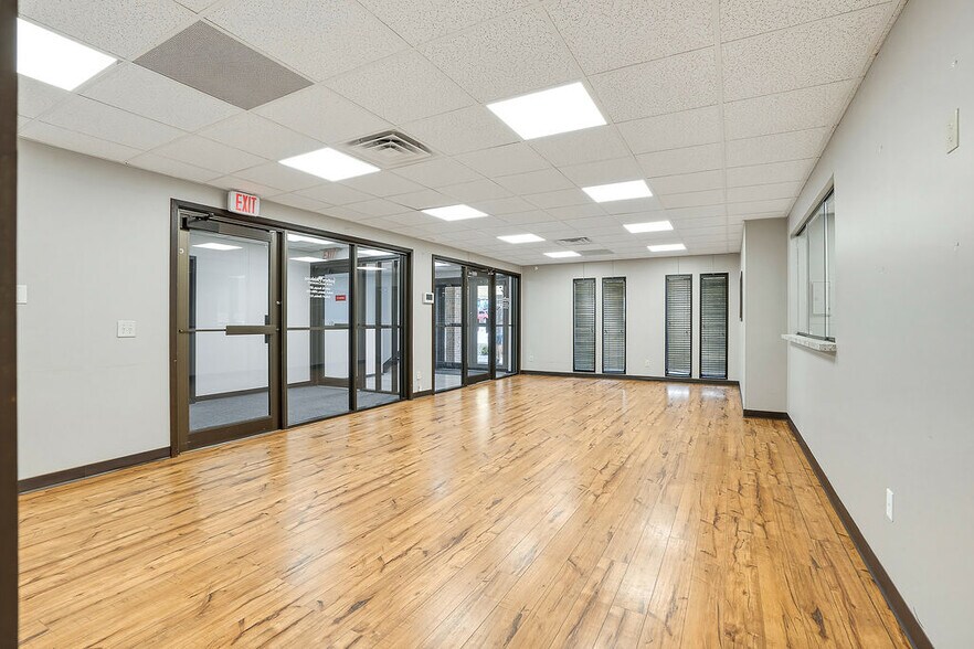More Photos Of 1414 Arlington St, Ada Medical For Lease