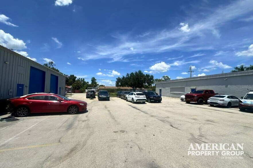 More Photos Of 204 Center Rd, Fort Myers Warehouse For Sale