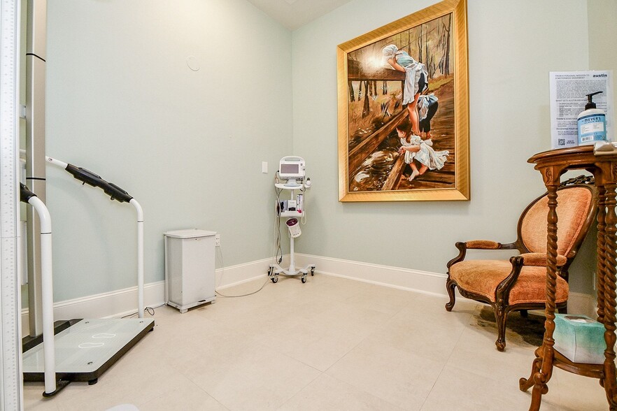 More Photos Of 5721 Winsome Ln, Houston Storefront Retail Office For Sale