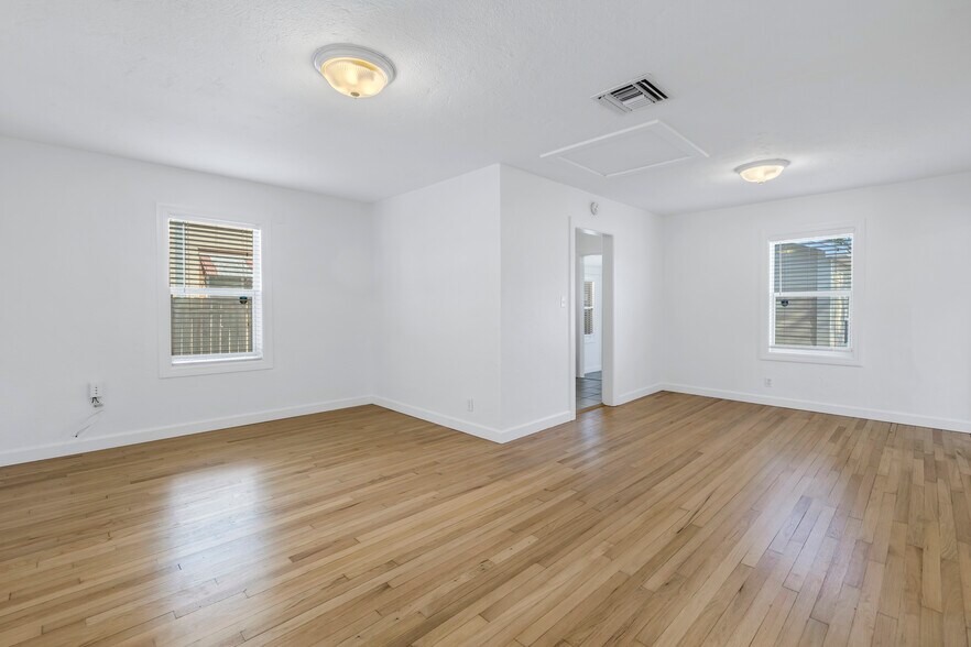 More Photos Of 3521 1st Ave N, Saint Petersburg Loft Creative Space For Sale