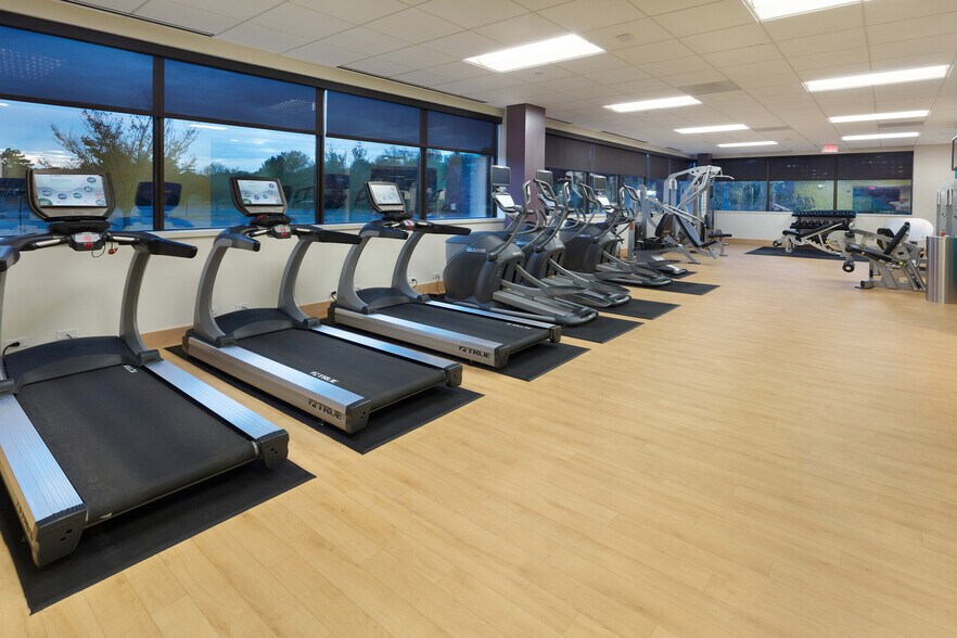 More Photos Of 14200 Park Meadow Dr, Chantilly Office For Lease