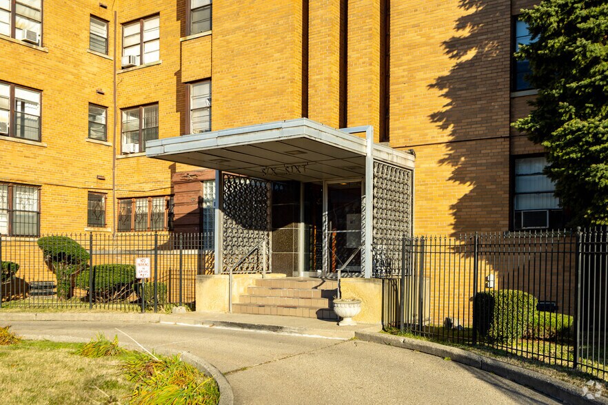 More Photos Of 660 Whitmore Rd, Detroit Apartments For Sale