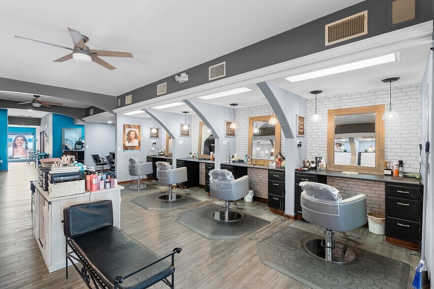 More Photos Of 1604 Washington St, Two Rivers Storefront For Sale