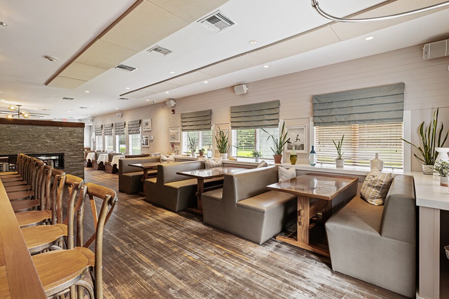 More Photos Of 290 Montauk Hwy, East Hampton Restaurant For Sale