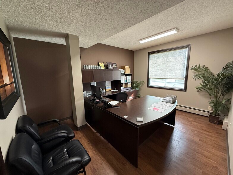 More Photos Of 7836 49th Ave, Red Deer Warehouse For Lease